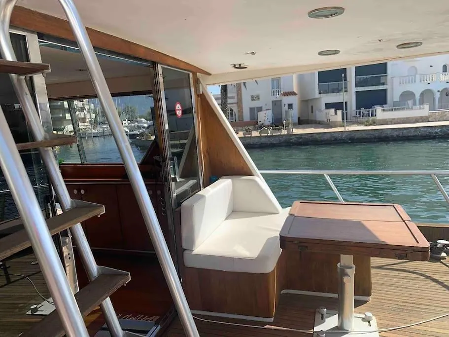 Nuit Exceptionnelle Sur Un Superbe Bateau Yacht ! Apartment Empuriabrava Spain