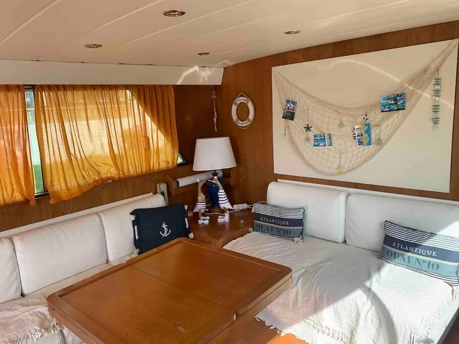 Nuit Exceptionnelle Sur Un Superbe Bateau Yacht ! Apartment Empuriabrava Spain
