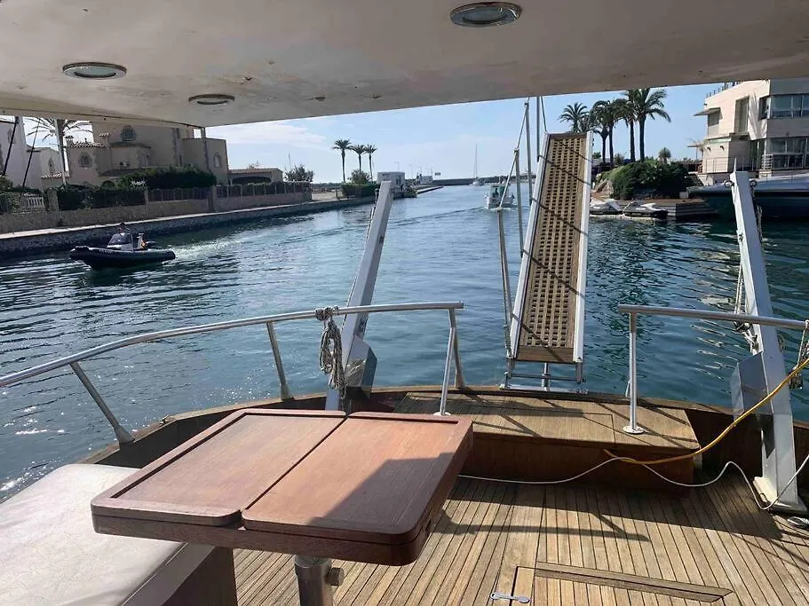 Nuit Exceptionnelle Sur Un Superbe Bateau Yacht ! location